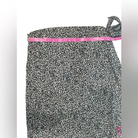 American Eagle Wrap Maxi Skirt Black/White Print Tulip Hem Sz L, EUC - Picture 7 of 8